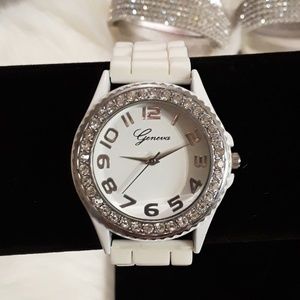 💎 Rhinestone-accented White Large Fac